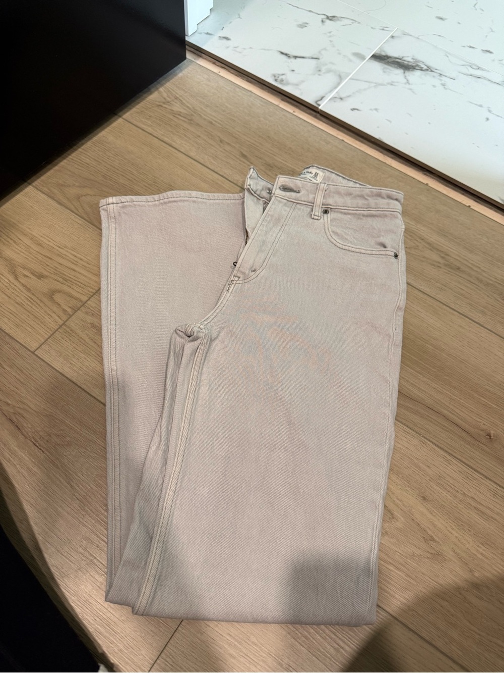 Abercrombie & Fitch Women's High-Rise 90s Relaxed Jean